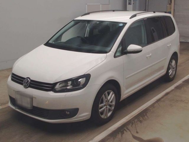 16 Volkswagen Golf touran 1TCTH 2013 г. (TAA Kantou)